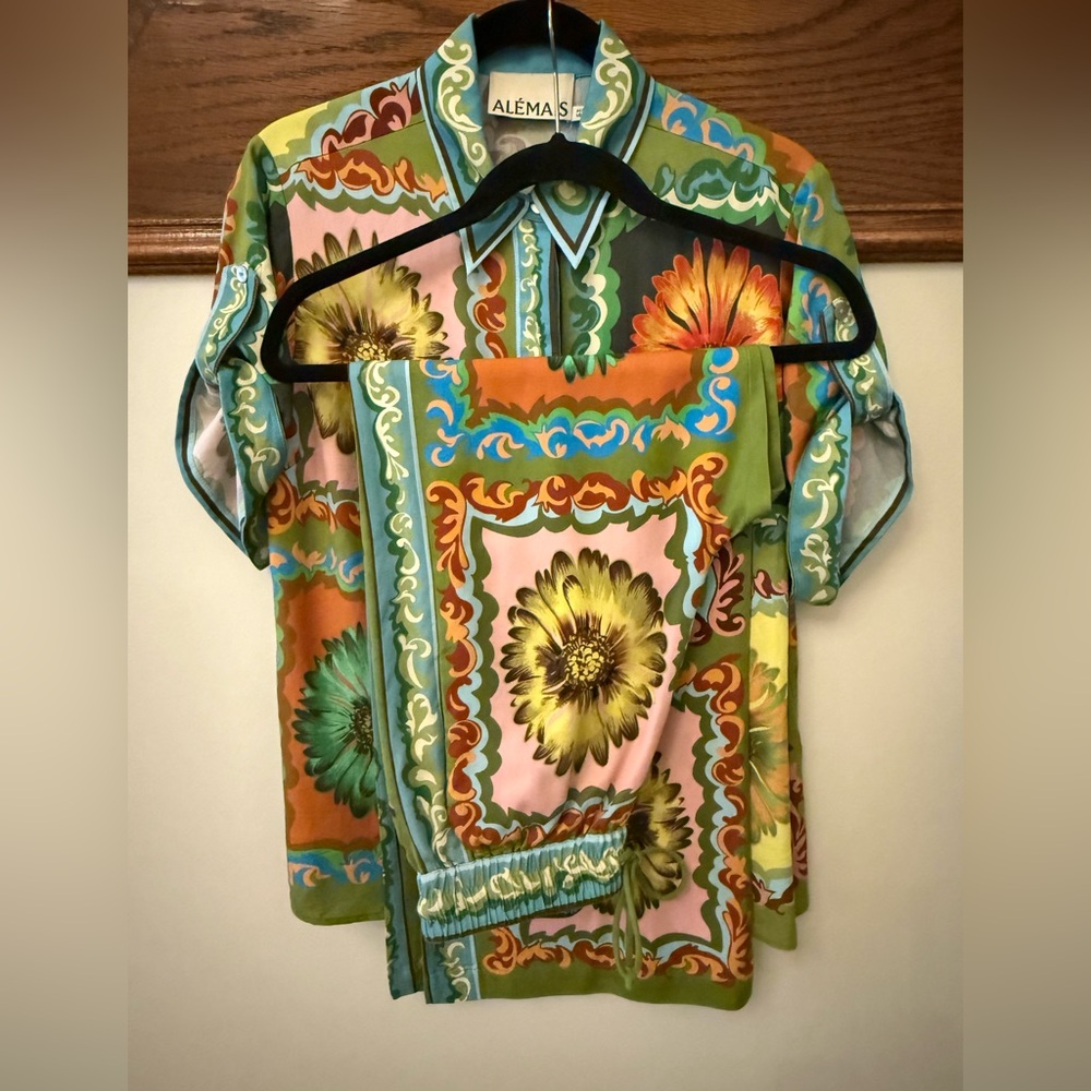 ALEMAIS Disco Daisy Set -Short Sleeve Button Front Shirt and Wide Leg Pants US 0